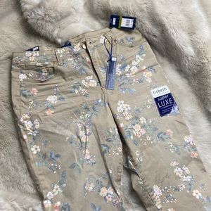 Bandolino Womens Ankle Capris with Vintage Floral Print
